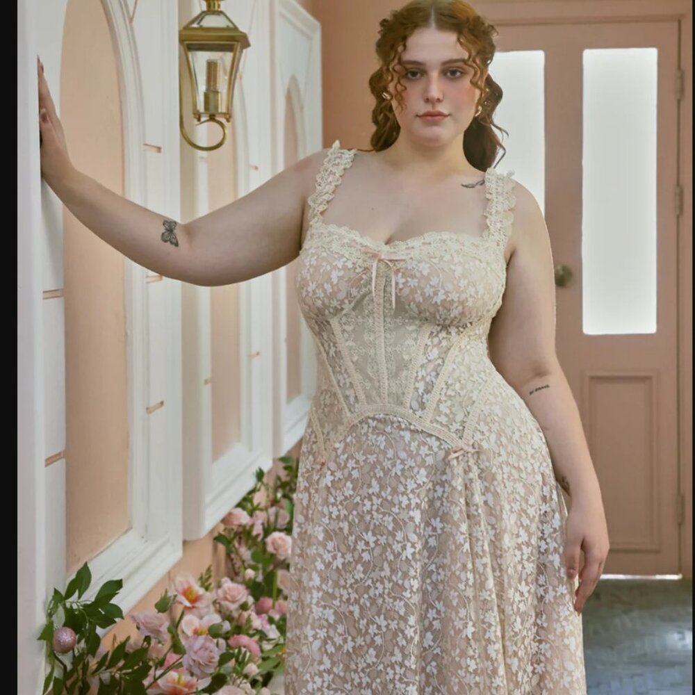 Chic Cream Floral Lace Wedding Dress